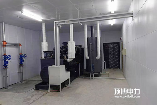 为何高性能大型柴油发电机启动会冒蓝烟?